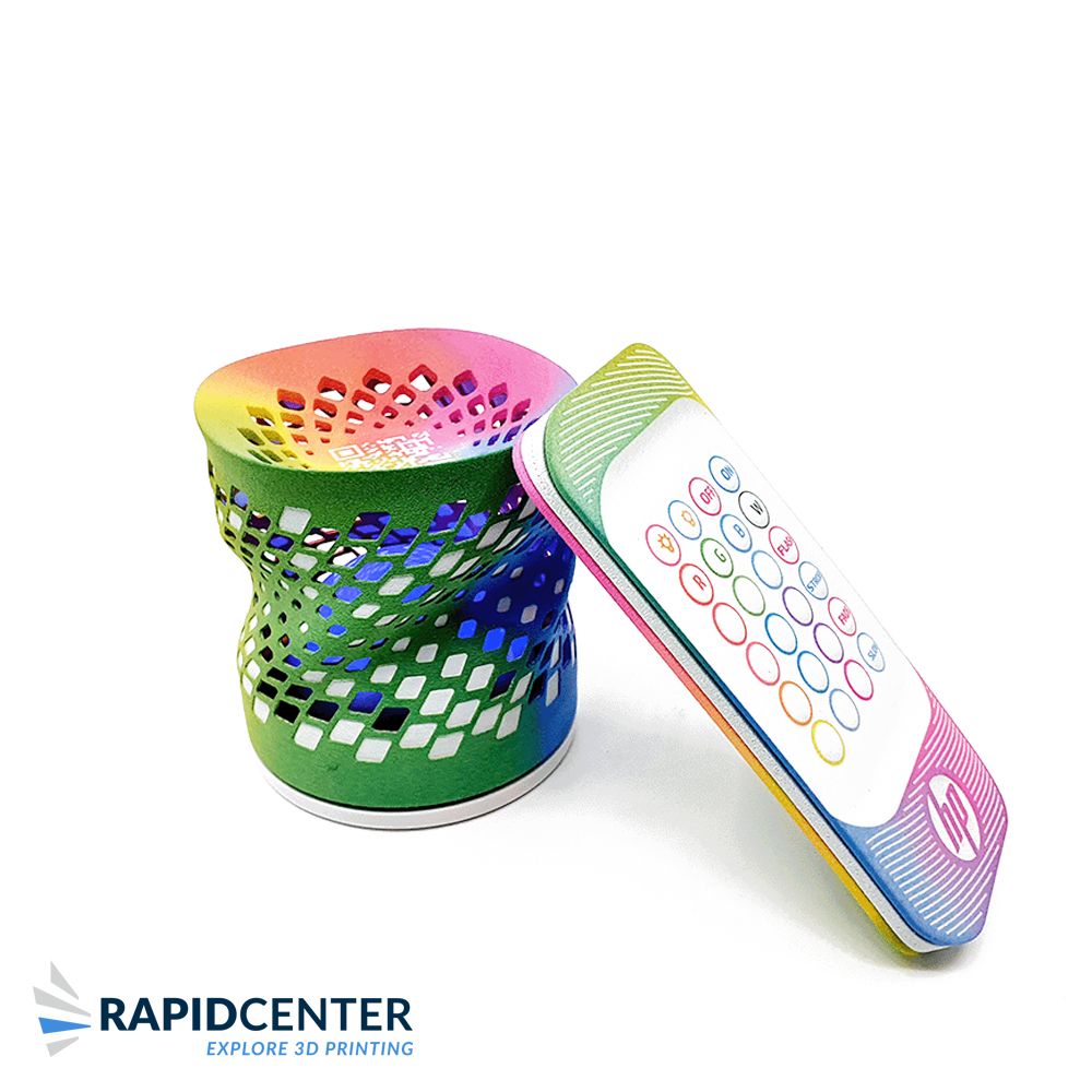 3D geprinte lampbehuizing en afstandsbediening in heldere kleuren